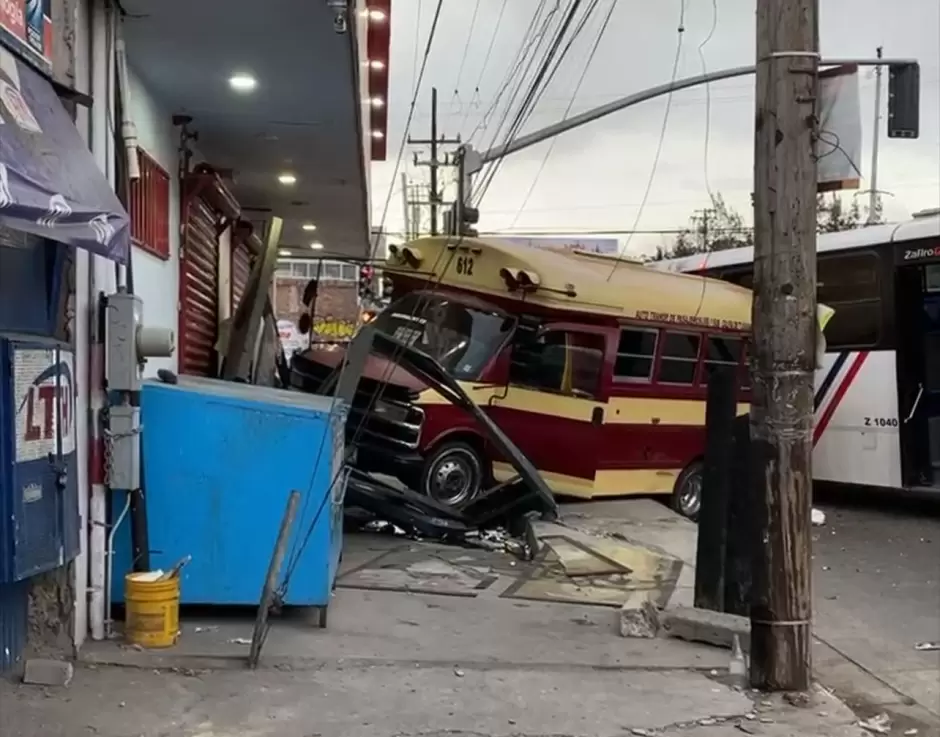 Accidente entre transporte pblico y autobs de personal dej lesionados en Mariano Matamoros