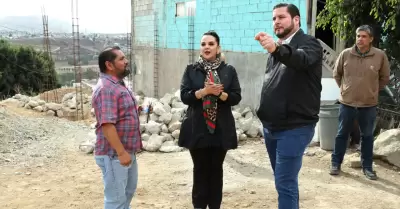 Recorre alcalde Ismael Burgueo calles de la Delegacin Otay