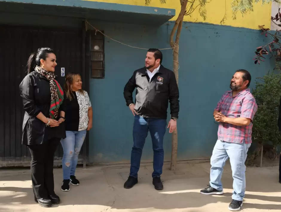 Recorre alcalde Ismael Burgueo calles de la Delegacin Otay