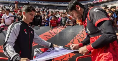 Aficin Xoloitzcuintle apoy a su equipo en el entrenamiento rojinegro