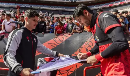 Aficin Xoloitzcuintle apoy a su equipo en el entrenamiento rojinegro