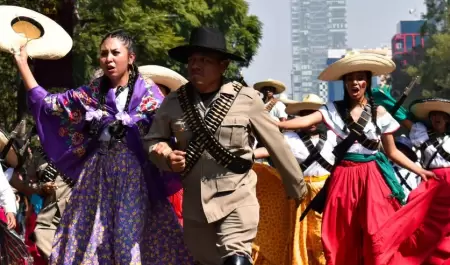 Desfile conmemorativo del aniversario de la Revolucin Mexicana