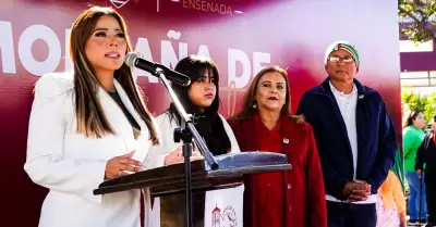 Da alcaldesa Claudia Agatn arranque a la Colecta Anual "Montaa de Juguetes"