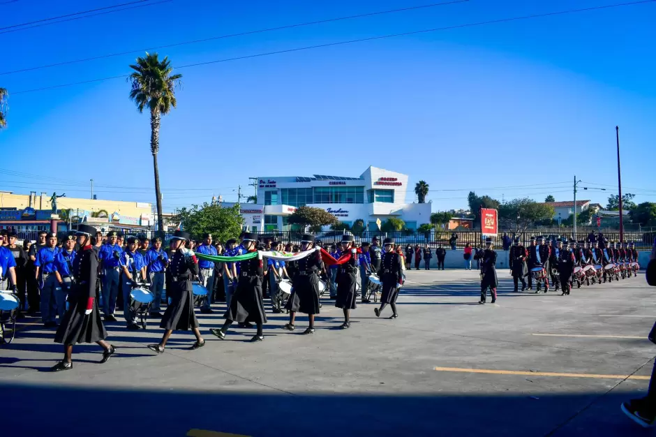 Encabeza presidenta Roco Adame izamiento de bandera y desfile cvico por el 114 aniversario de la Revolucin Mexicana