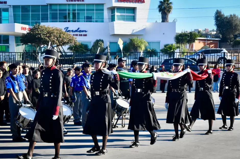 Encabeza presidenta Roco Adame izamiento de bandera y desfile cvico por el 114 aniversario de la Revolucin Mexicana