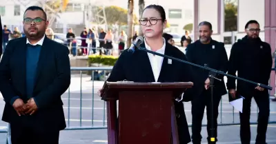 Encabeza presidenta Roco Adame izamiento de bandera y desfile cvico por el 114