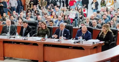 Secretario de Hacienda desglosa informe ante la Comisin Legislativa que preside