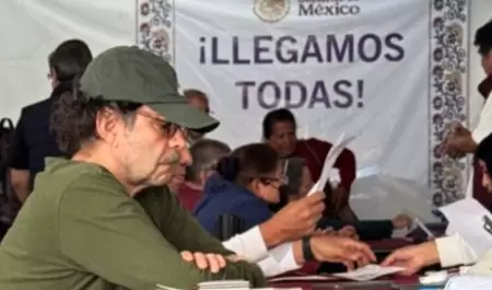 Gabriel Quadri inscribindose a la Pensin Bienestar