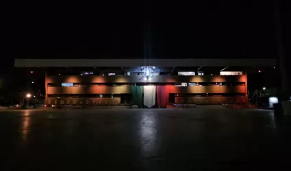 Iluminan de naranja Palacio Municipal de Tijuana para conmemorar la lucha contra