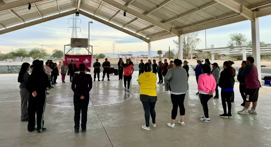 Taller de defensa personal en la comunidad ngeles de Puebla de Mexicali