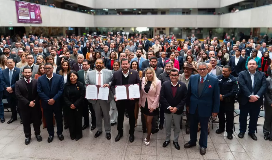 Pactan convenio de colaboracin Ismael Burgueo y Alejandro Fragozo