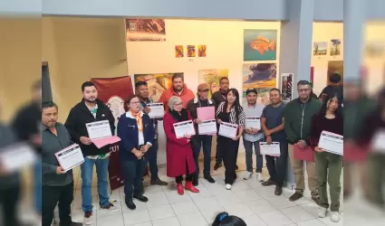 "Todos somos arte" exposici�n colectiva de artistas San Quintinenses