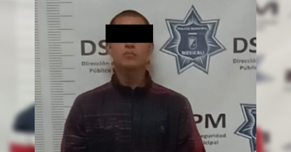 Detienen a hombre por portación de arma prohibida y orden de ...