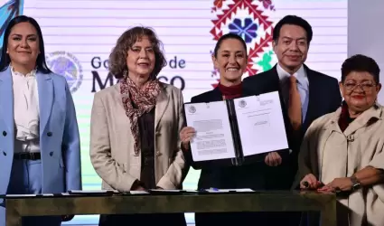 Claudia Sheinbaum firma decretos