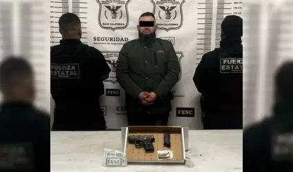 Sorprenden a hombre con arma de fuego y metanfetamina en Rosarito