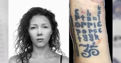 Mujer con el tatuaje escrito