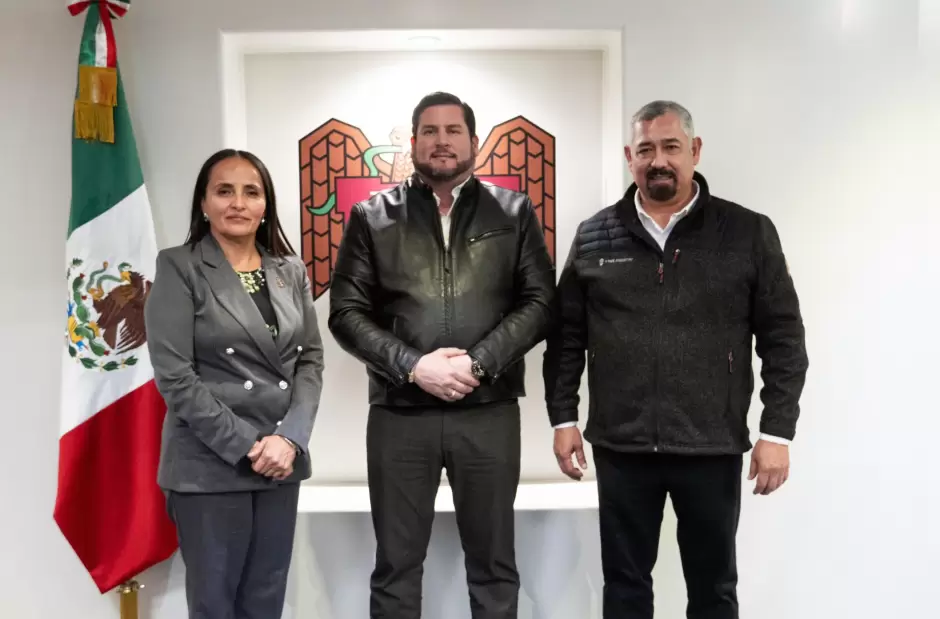 Se rene presidente municipal de Tijuana, Ismael Burgueo, con representantes sindicales del magisterio