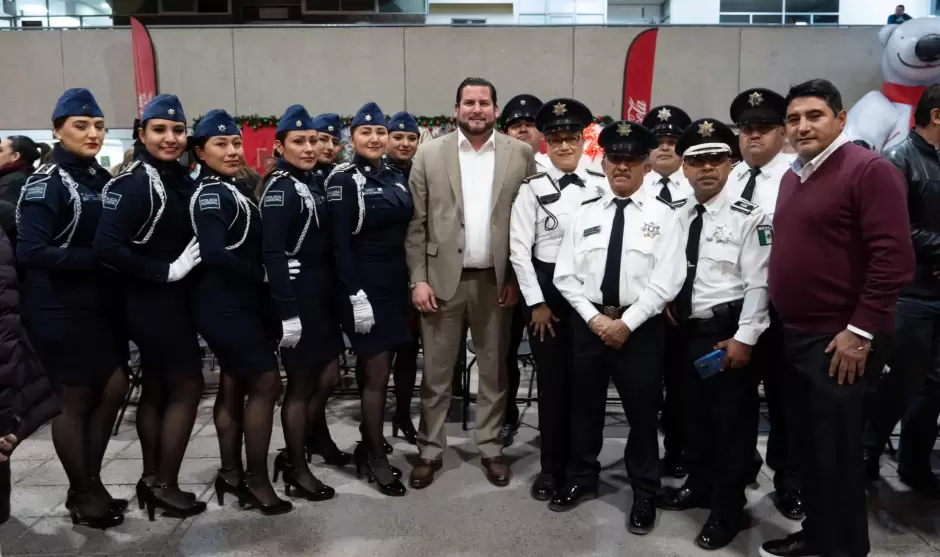 Es encendido rbol navideo en Palacio Municipal