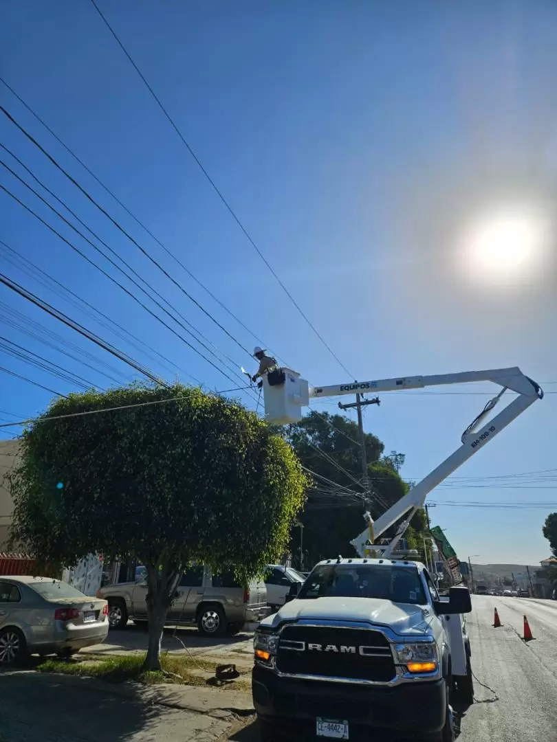 Restablecen suministro elctrico tras rachas de viento en Tijuana