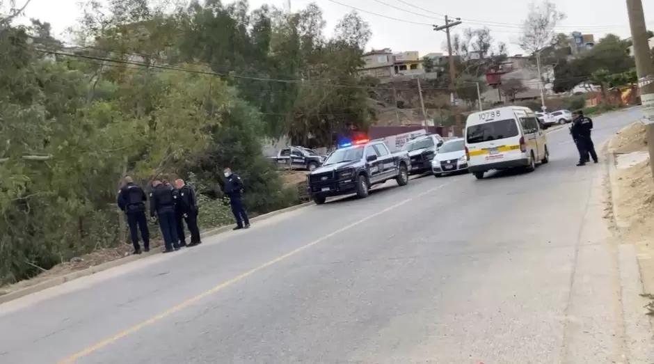 Hombre fue atacado a balazos y rescatado de un canal pluvial en Playas de Tijuana