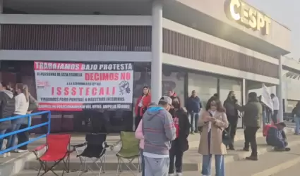 Docentes de la Seccin 37 bloquean oficinas de la CESPT en protesta contra refor