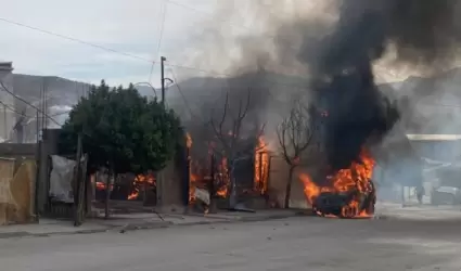 Vehculo se incendi frente a plantel educativo en fraccionamiento El Nio