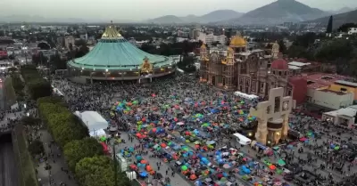 Aspectos de la baslica de Guadalupe donde llegan miles de fieles a ver a la Gua