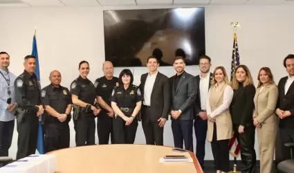 Para impulsar mejoras en el cruce fronterizo, se re�ne alcalde de Tecate con CBP