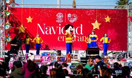 Celebra alcaldesa Claudia Agat�n magno posada con m�s de 6,500 mil ensenadenses