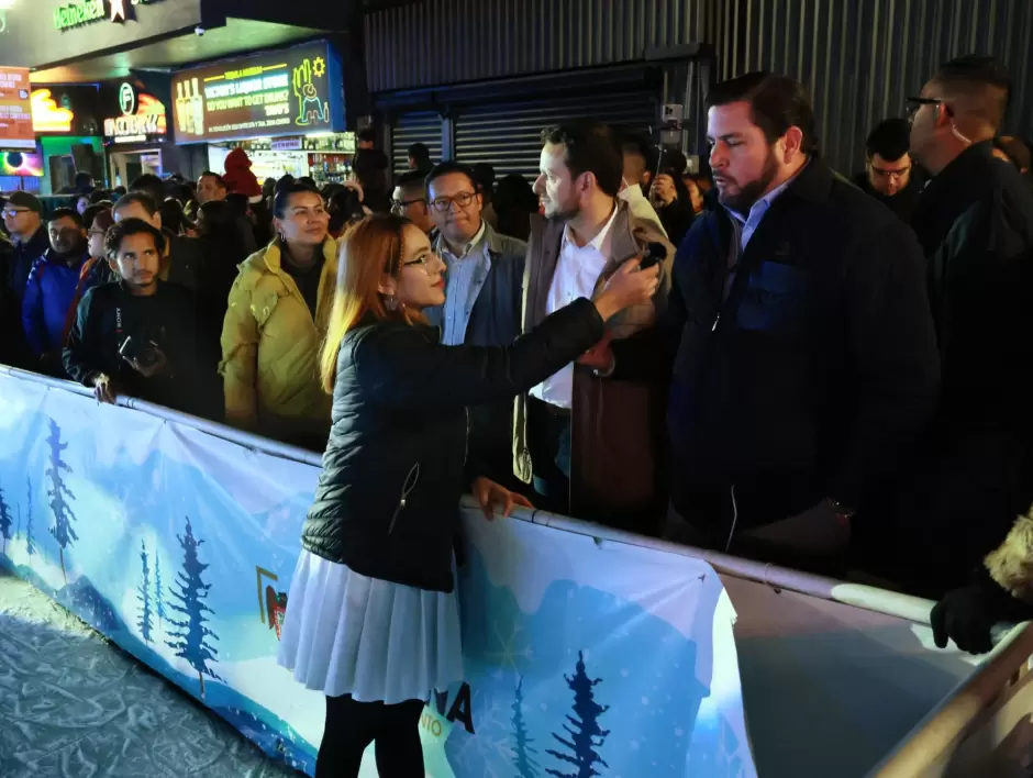 Recorre presidente municipal Ismael Burgueo Villa Navidea en la Avenida Revolucin