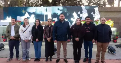 Encabeza presidente municipal Ismael Burgueo el encendido de luz del nacimiento