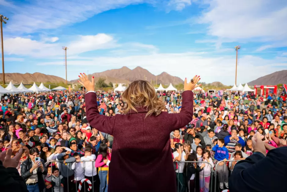 Gobernadora Marina del Pilar durante posada comunitaria del Bienestar en San Felipe