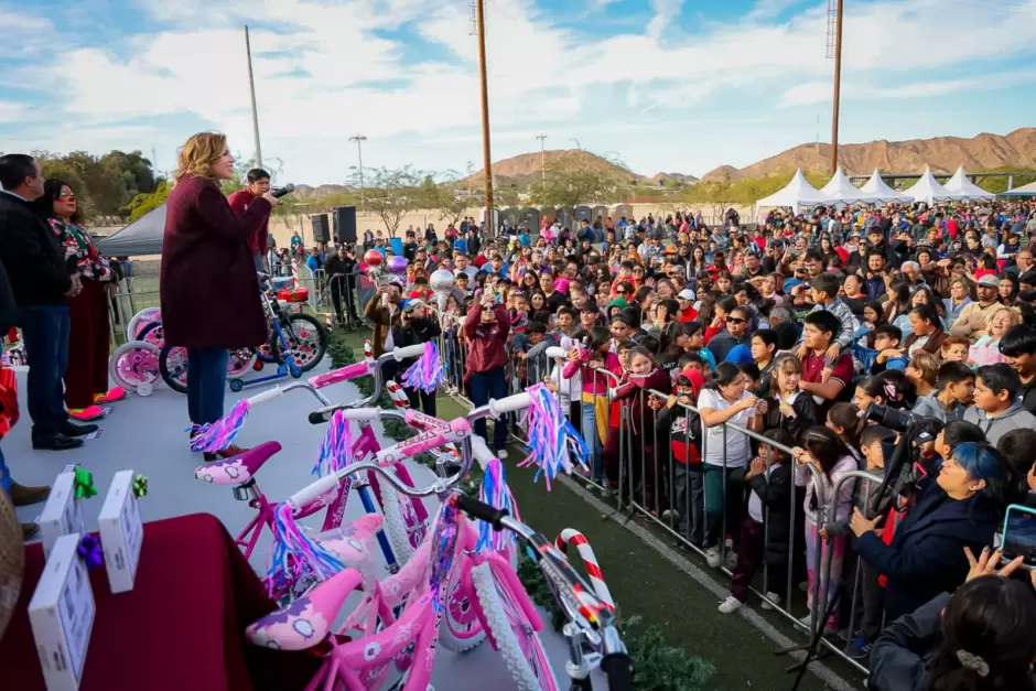 Gobernadora Marina del Pilar durante posada comunitaria del Bienestar en San Felipe