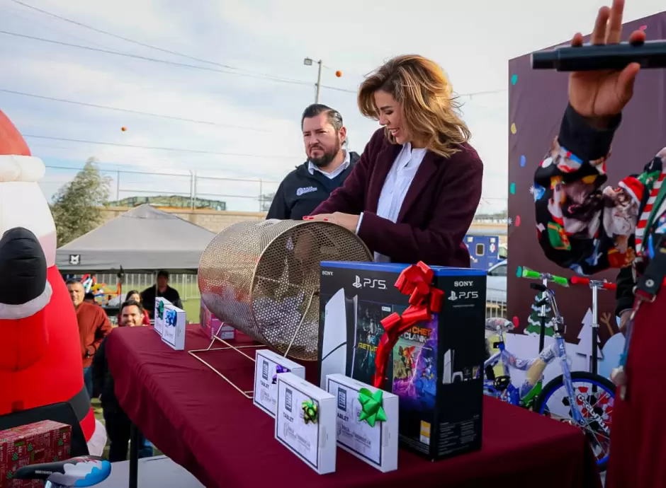 Gobernadora Marina del Pilar durante posada comunitaria del Bienestar en San Felipe