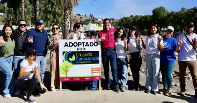 Escuela "Creando Conciencia" adopta Plaza Bicentenario