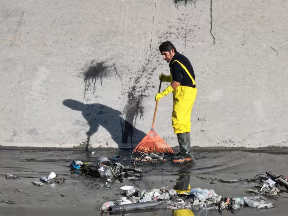 Contaminacin en la canalizacin del Ro Tijuana