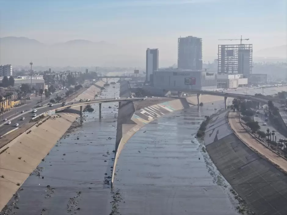 Contaminacin en la canalizacin del Ro Tijuana