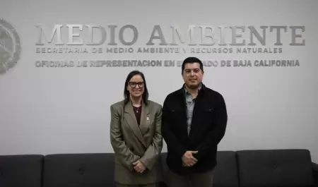 Se rene Mnica Vega con representante de la Semarnat en Baja California para fo