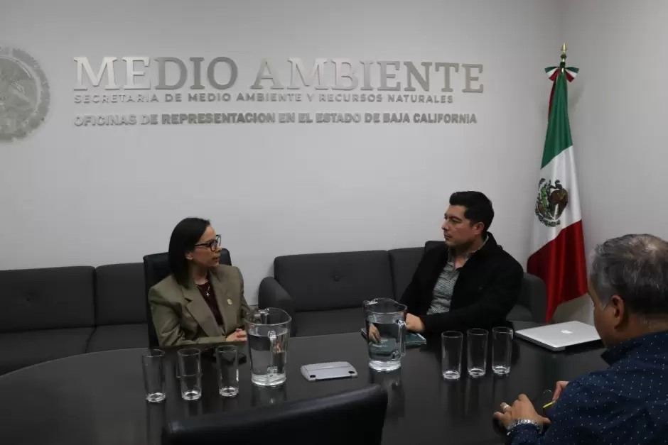 Se rene Mnica Vega con representante de la Semarnat en Baja California para fortalecer la agenda ambiental en el estado