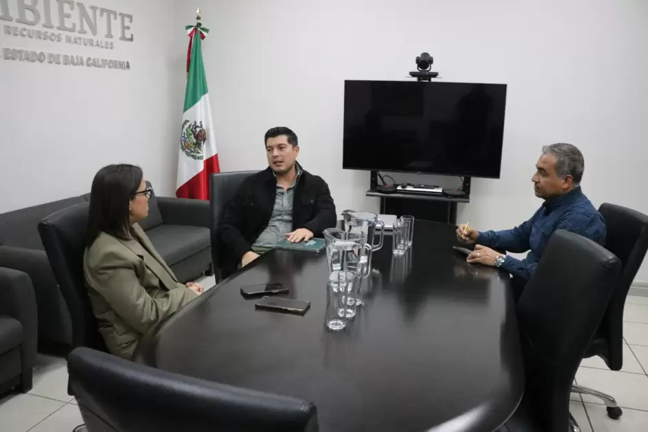 Se rene Mnica Vega con representante de la Semarnat en Baja California para fortalecer la agenda ambiental en el estado