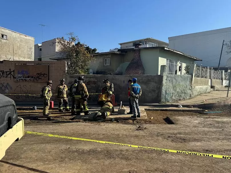 Explosin en registro de tubera deja a un hombre lesionado en Tijuana