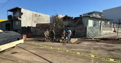 Explosin en registro de tubera deja a un hombre lesionado en Tijuana