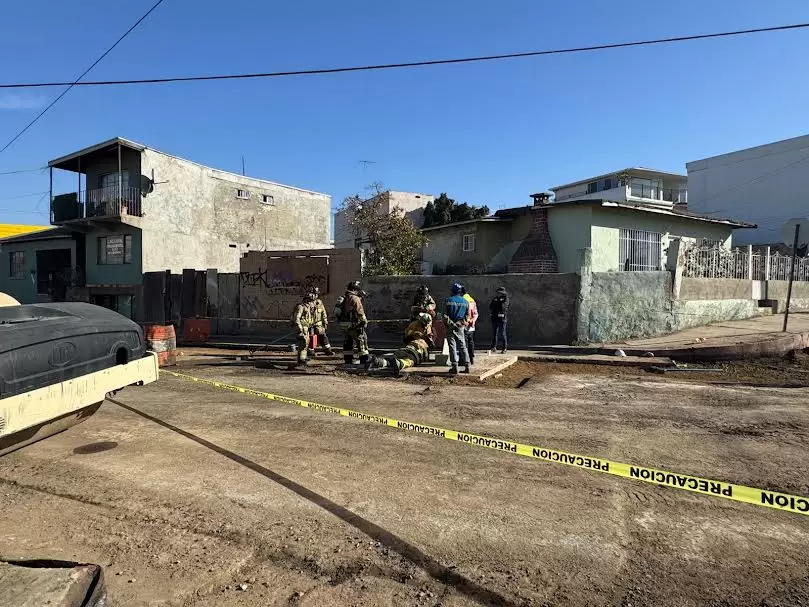 Explosin en registro de tubera deja a un hombre lesionado en Tijuana