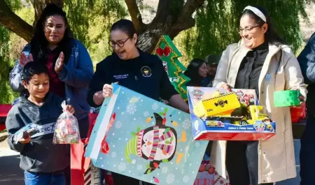 Presidenta Roco Adame lleva la magia de la Navidad a la comunidad El Morro