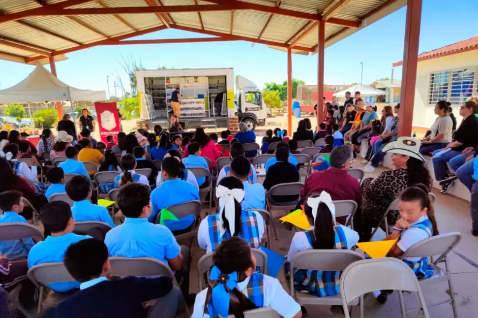 Entrega Cultura 266 mil 100 pasaportes lector en "5 Libros por Ao"