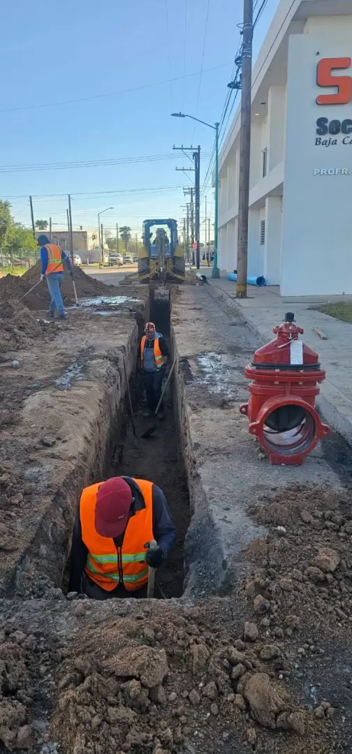 Obras de reposicin de lneas de agua potable en Mexicali