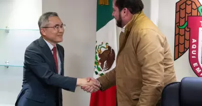 Alcalde de Tjuana Ismael Burgueo y Embajador de Corea en Mxico Huh Tae-Wan