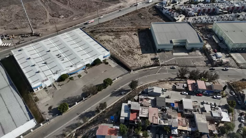 Nave industrial de Tijuana como albergue para mexicanos deportados