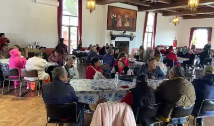 Realizan en Riviera convivencia navide�a con adultos mayores