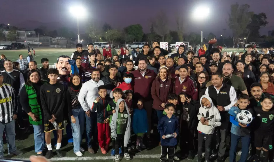 Entrega alcalde Ismael Burgueo canchas remodeladas de la Unidad Deportiva Mariano Matamoros